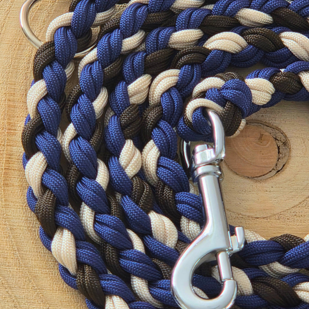 Hundeleine in blau, braun und creme, geflochten aus Paracord, Marineblau, Naviblau
