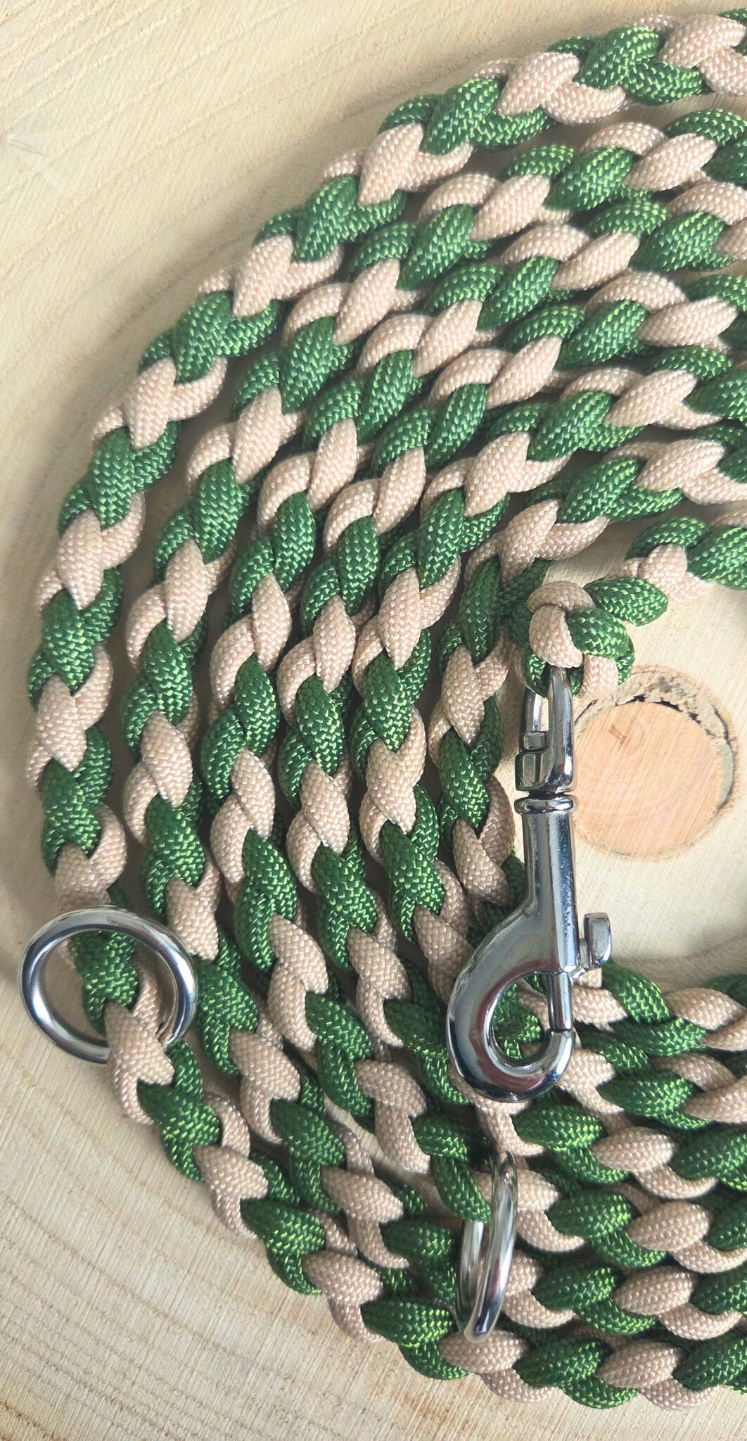 grün-beige leichte Hundeleine aus Paracord