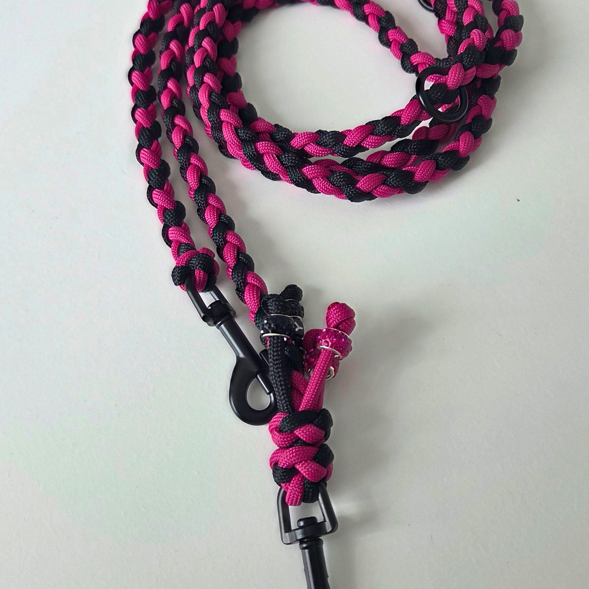 pink-schwarze Hundeleine aus Paracord, Führleine