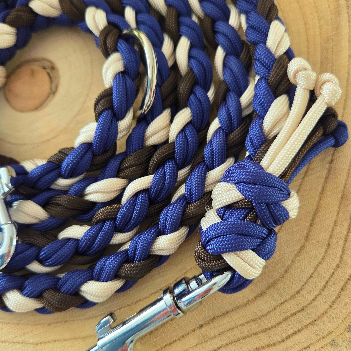Hundeleine in blau, braun und creme, geflochten aus Paracord, Marineblau, Naviblau