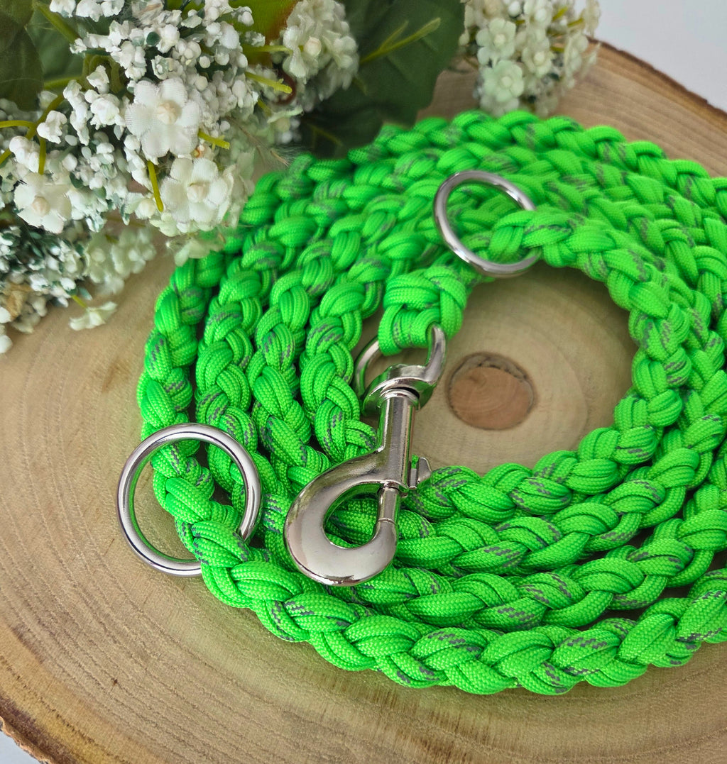 Hundeleine in neongrün, reflektierend, geflochten aus Paracord, Neonfarben