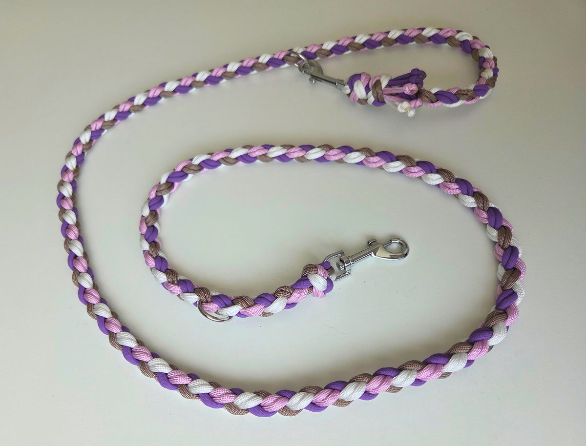 lila-taupe-weiße Paracord Hundeleine – Robuste, reißfeste Führleine, Handgemachte Leine für kleine & große Hunde – Wetterfest, langlebig