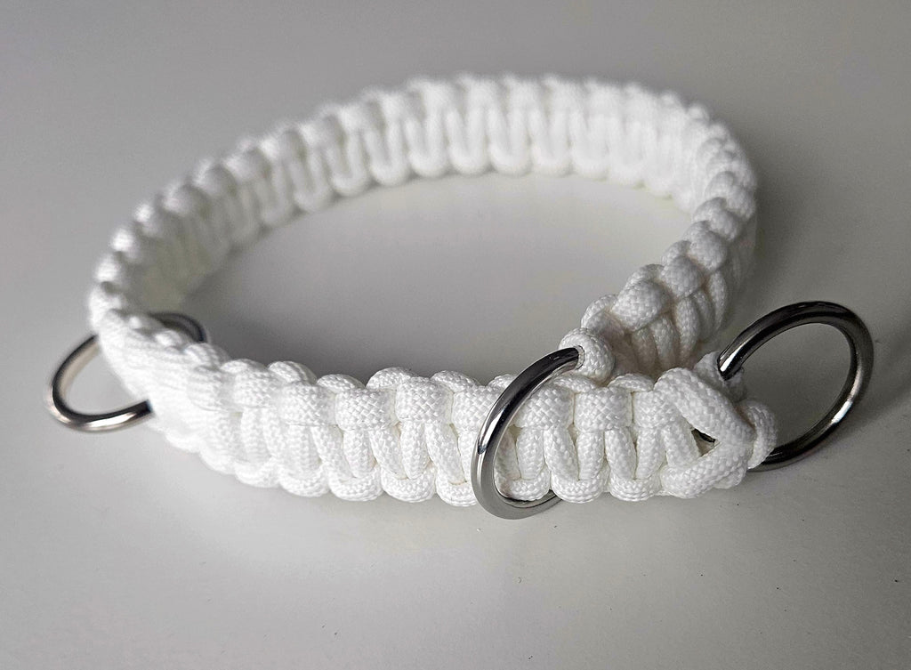 Zugstopphalsband aus Paracord in der Farbe weiß, individuell gestaltbar