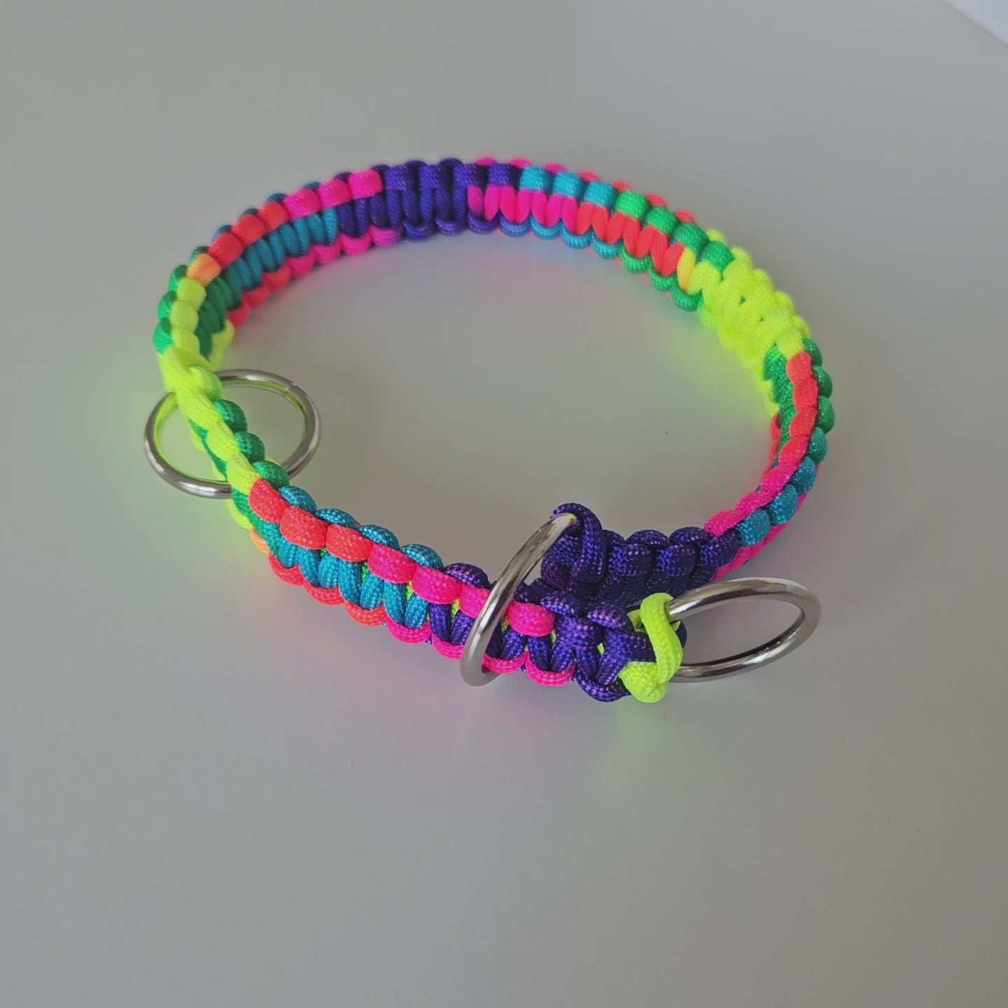 Zugstopphalsband aus Paracord, individuell gestaltbar Neonfarben - Kaleino